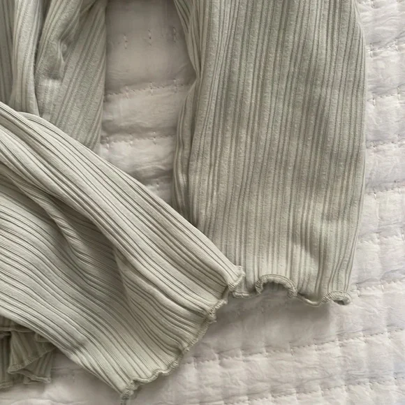 Juniors Cropped Cardigan. Size Medium. Light Green. - Picture 4 of 5